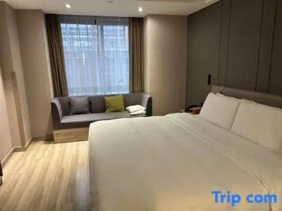 Atour Xi'an Gaoxin Tangyan Road Branch - 127