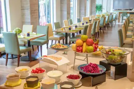 Holiday Inn Shanghai Hongqiao Central, An Ihg - 11
