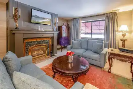 Red Coach Inn - 98