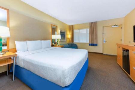 La Quinta Inn by Wyndham Ft. Lauderdale Northeast - 21