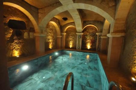 Solo Cave Suites - 201