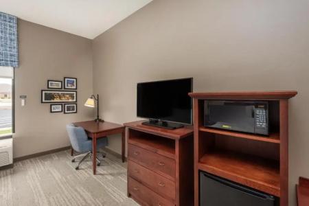 Hampton Inn - Hills - 53