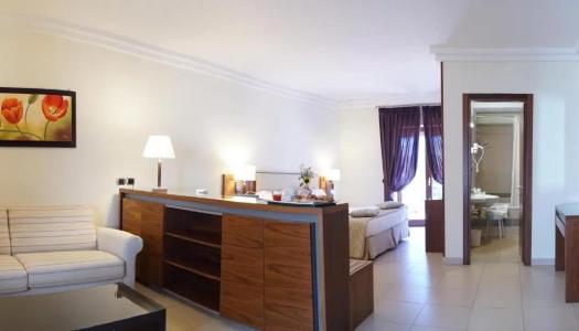 Suites & Residence - 96