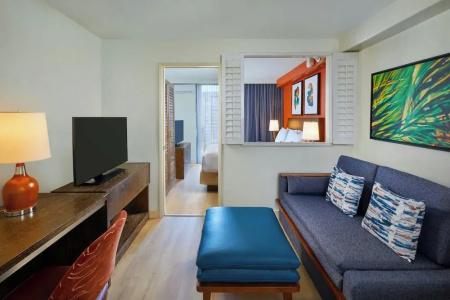 Courtyard by Marriott Waikiki Beach - 79