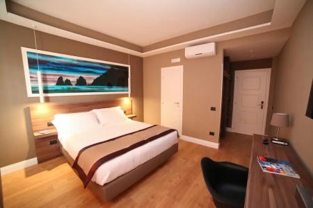 7th Floor Suite - 21