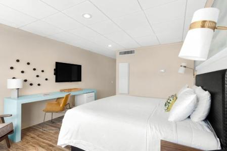 Riverwalk Plaza - 80