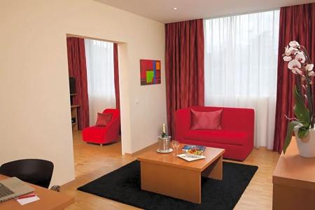 Ramada Encore by Wyndham Geneva - 37