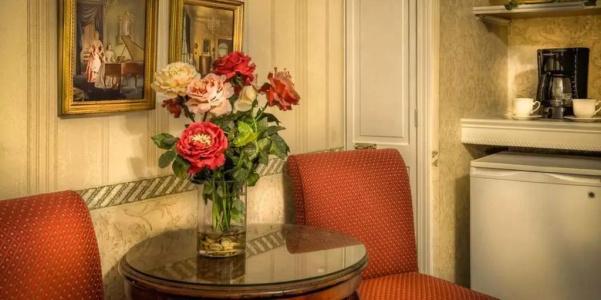Red Coach Inn - 65