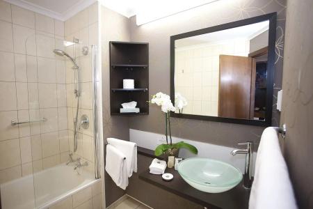 Distinction Coachman, - 8