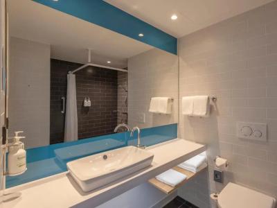Holiday Inn Express - 41