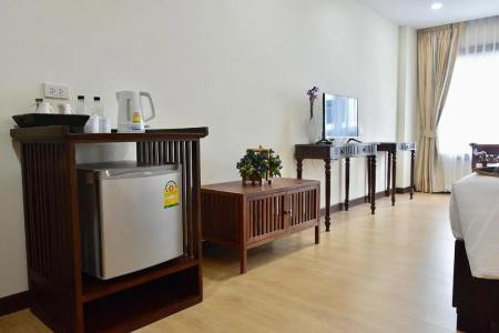 White Boutique and Spa - 30