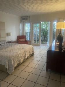 Green Island Inn - 72