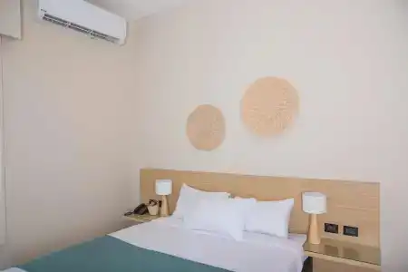 Redcon Suites - 225