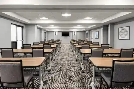 Hyatt Place Orlando Airport - 18
