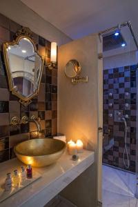 Moni Emvasis Luxury Suites - 39
