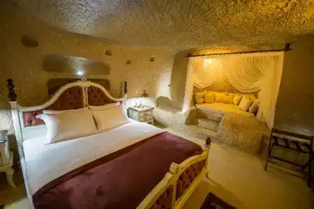Maya Cave - 200