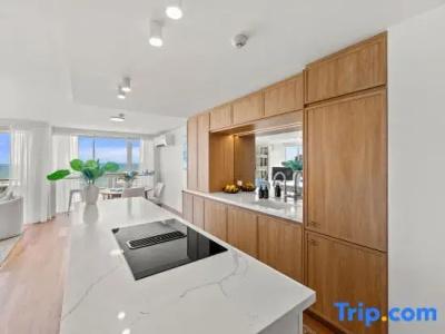 Burleigh Beach Tower - 183
