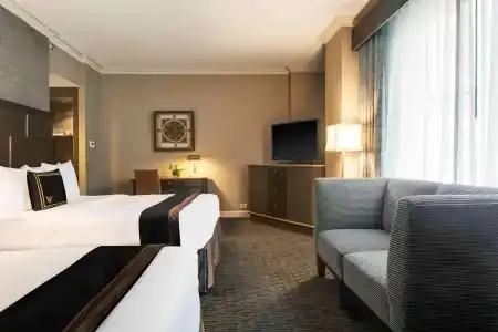 The Whitehall - 25