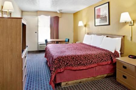 Days Inn by Wyndham West - 14