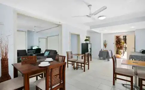 Cairns City Palms - 25