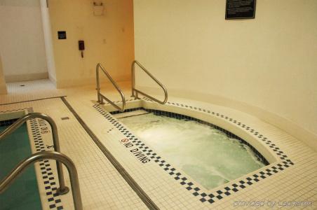 Holiday Inn Express and Suites, an IHG - 10
