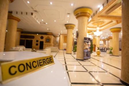 Crown Palace & Suites - 25