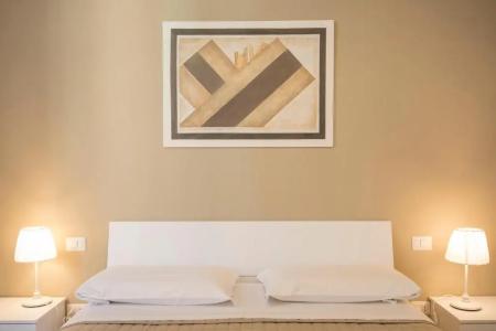 Regis Condo - 111