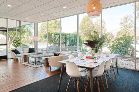 Days Inn by Wyndham Los Angeles - 14