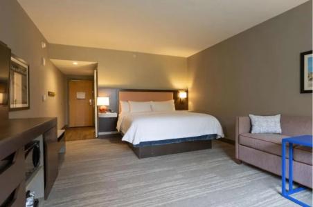 Hampton Inn & Suites West - 41