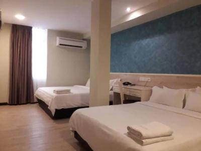 Pantai Inn - 60