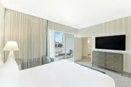 The Beverly Hilton - 44