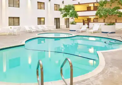 Four Points by Sheraton & Conference Center - 11