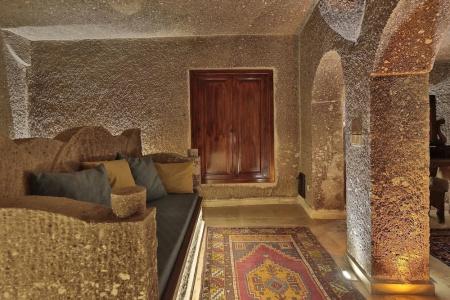 Shoestring Cave House - 2