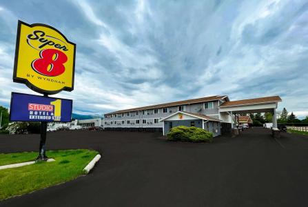 Super 8 by Wyndham/Brooks Street - 9