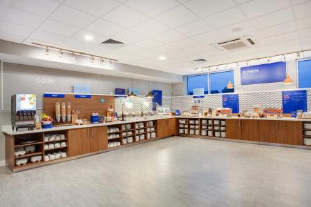 Holiday Inn Express & Suites Beach Beachfront by IHG - 40