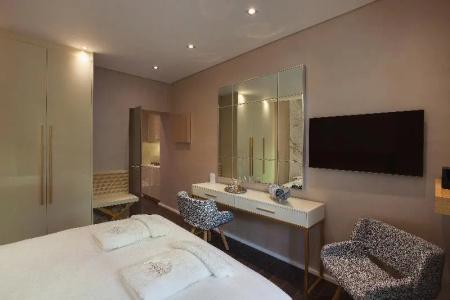 Consolato Boutique - 153
