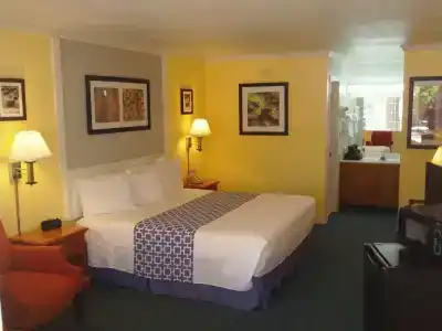 Land o Nod Inn - 5