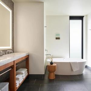 Kimpton Born, An Ihg - 43
