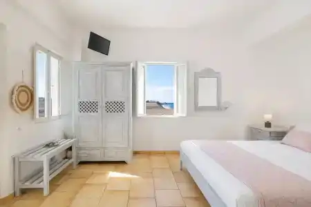 Vrachia Studios & - 33