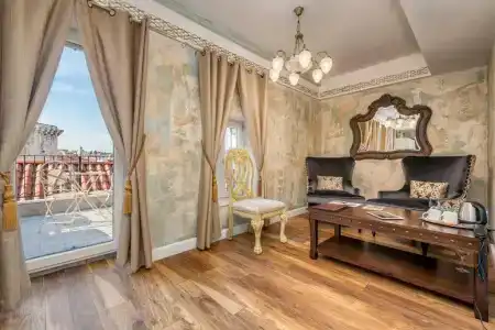 Plaza Marchi Old Town - Mag Quaint & Elegant Boutiques - 154