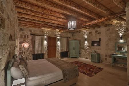 Acropolis Cave Suite - 44