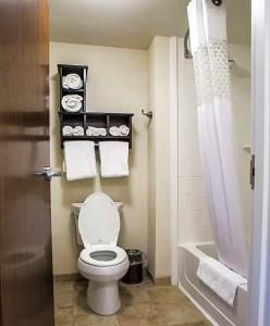 Hampton Inn & Suites - 109