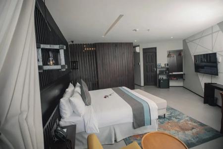 Giraffe Ocean View - 34