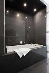Old Town Square Residence by Emblem - 61