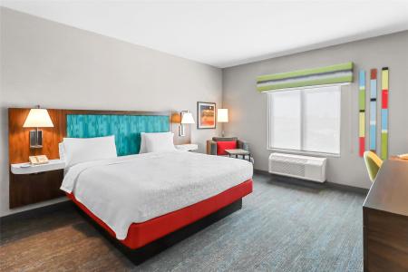 Hampton Inn & Suites West - 63