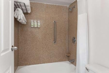 Days Inn by Wyndham Orlando Near Millenia Mall - 8