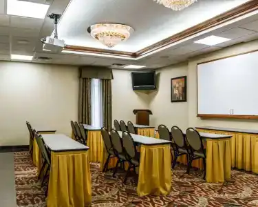 Quality Inn Airport - Cruise Port - 20