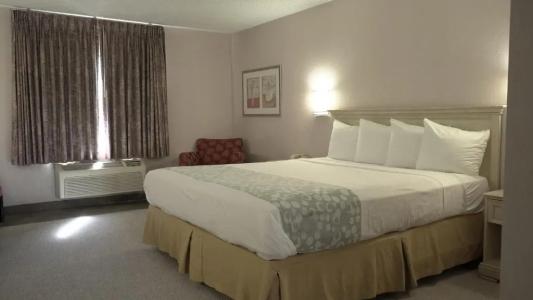 Lax Stadium Inn - 17