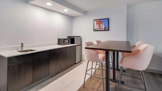 Best Western Premier City Gateway - 93
