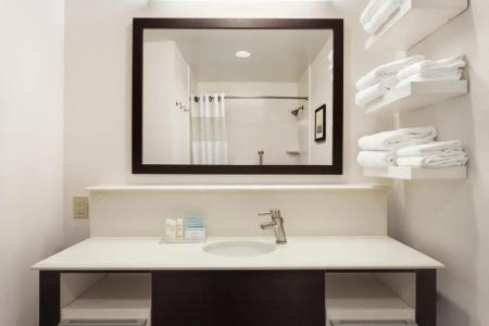 Hampton Inn - Colchester - 36